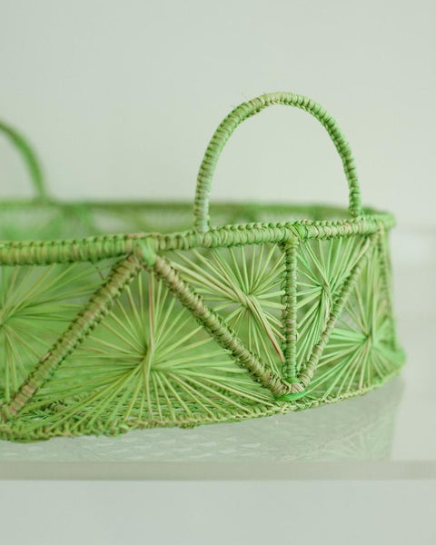 CONTEMPORARY ROUND HANDWOVEN APPLE GREEN RATTAN SERVING TRAY / BASKET