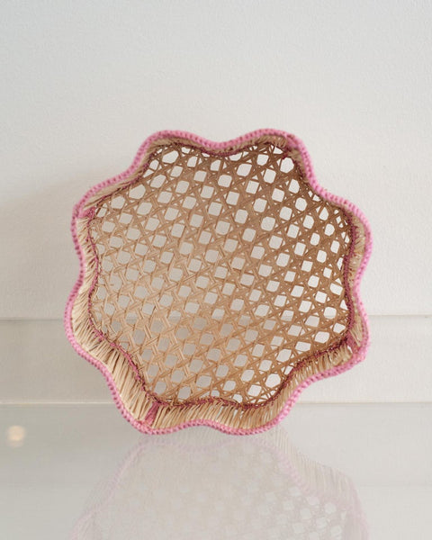 CONTEMPORARY ROUND WAVY WOVEN RATTAN BOWL / BASKET IN SOFT PINK