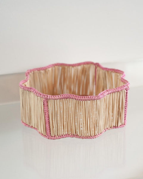 CONTEMPORARY ROUND WAVY WOVEN RATTAN BOWL / BASKET IN SOFT PINK