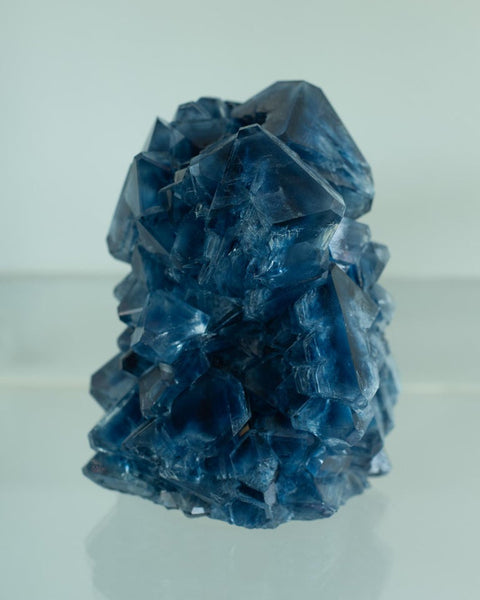 CONTEMPORARY CRYSTALLIZED VASE IN BLUE BY ISAAC MONTÉ, NETHERLANDS