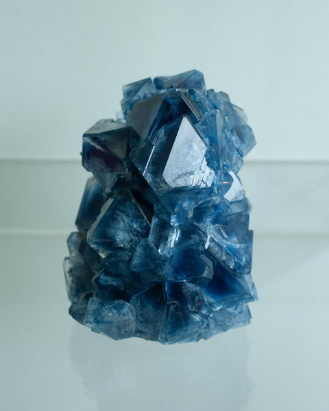 CONTEMPORARY CRYSTALLIZED VASE IN BLUE BY ISAAC MONTÉ, NETHERLANDS