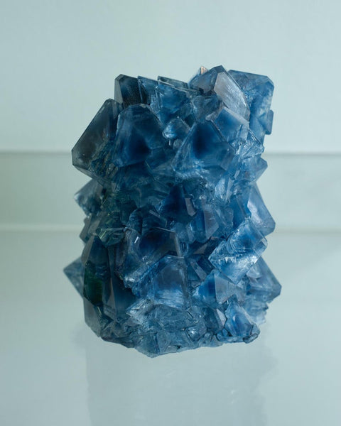 CONTEMPORARY CRYSTALLIZED VASE IN BLUE BY ISAAC MONTÉ, NETHERLANDS