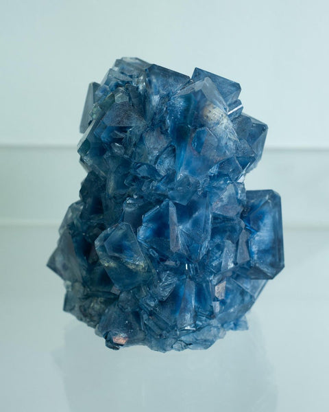 CONTEMPORARY CRYSTALLIZED VASE IN BLUE BY ISAAC MONTÉ, NETHERLANDS