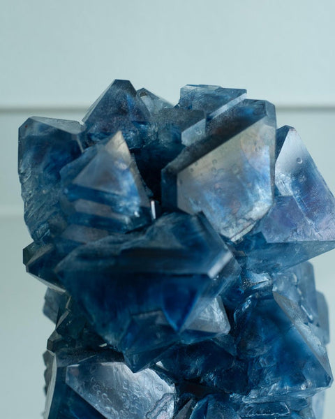 CONTEMPORARY CRYSTALLIZED VASE IN BLUE BY ISAAC MONTÉ, NETHERLANDS