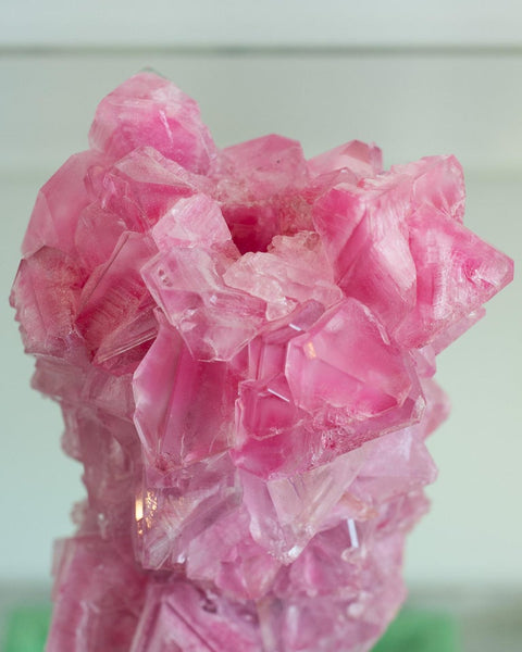 CONTEMPORARY CRYSTALLIZED VASE IN PINK BY ISAAC MONTÉ, NETHERLANDS