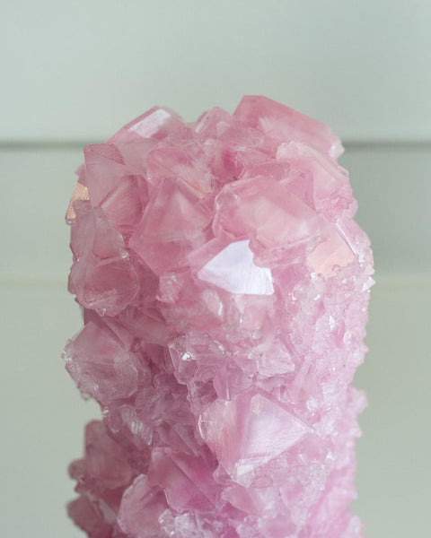 CONTEMPORARY CRYSTALLIZED VASE IN PINK BY ISAAC MONTÉ, NETHERLANDS