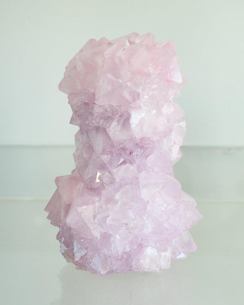 CONTEMPORARY CRYSTALLIZED VASE IN SOFT PINK BY ISAAC MONTÉ, NETHERLANDS