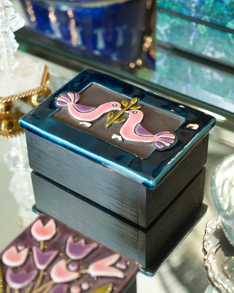 MID CENTURY PINK AND BLUE CERAMIC BOX WITH BIRDS BY MITHÉ ESPELT