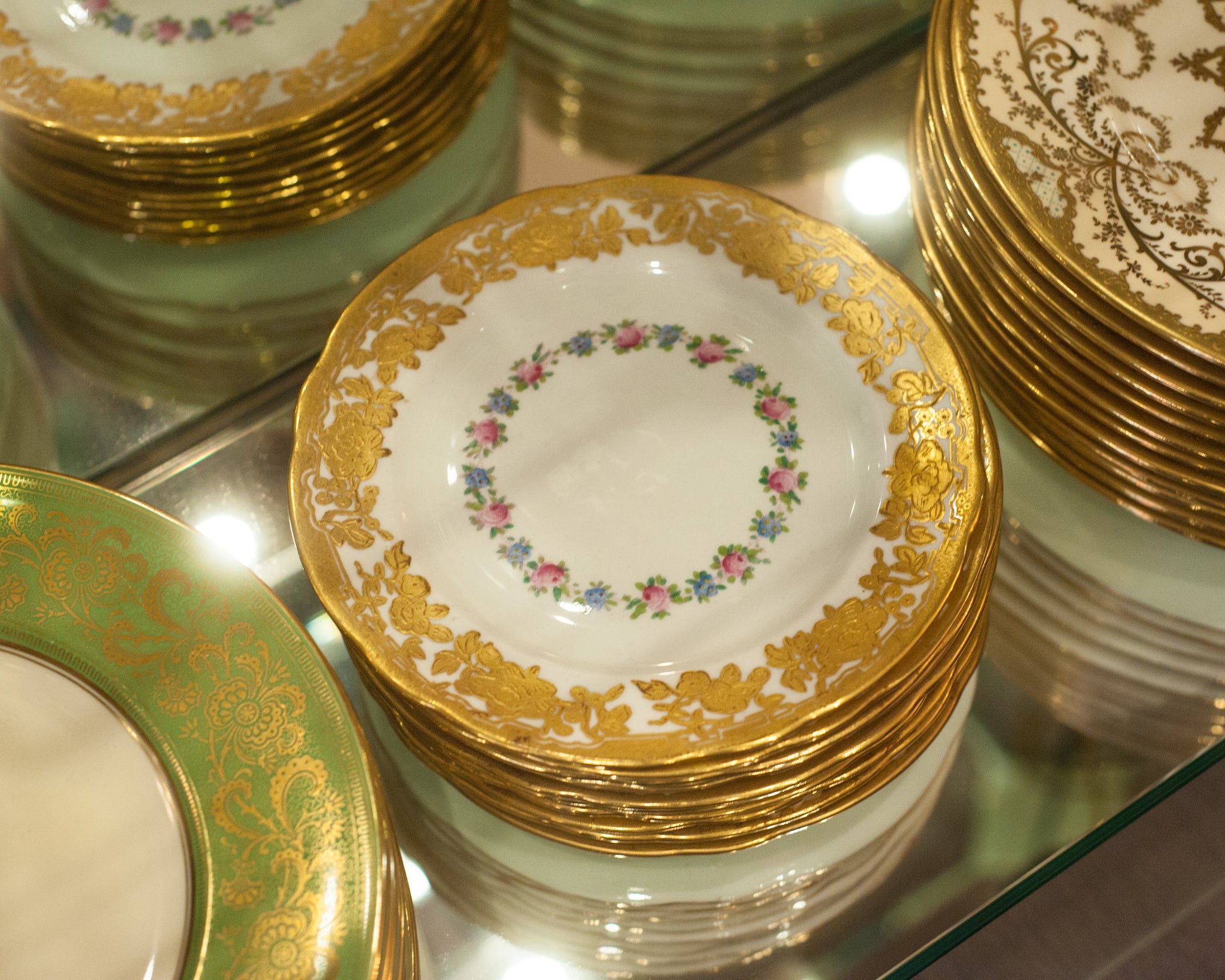 Gold dessert plates hotsell